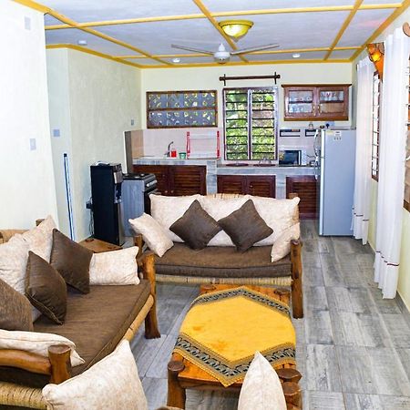 Apartmenthaus Salama Villen In Diani Диани-Бич Экстерьер фото