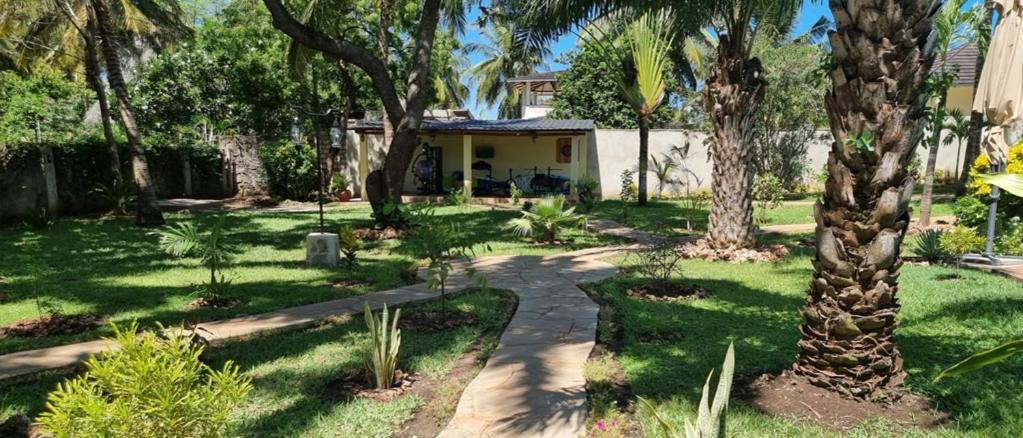 Apartmenthaus Salama Villen In Diani Диани-Бич Экстерьер фото