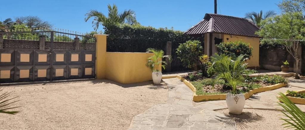 Apartmenthaus Salama Villen In Diani Диани-Бич Экстерьер фото
