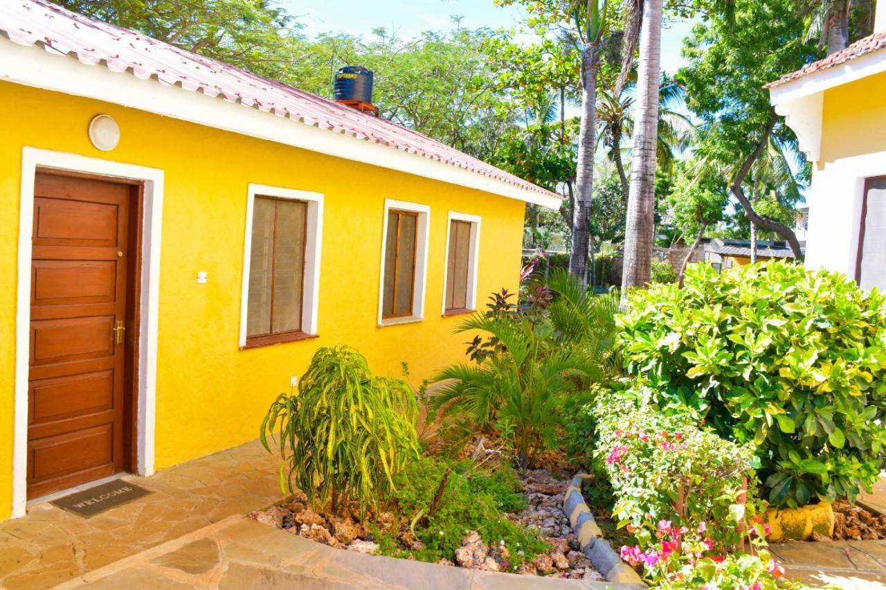 Apartmenthaus Salama Villen In Diani Диани-Бич Экстерьер фото